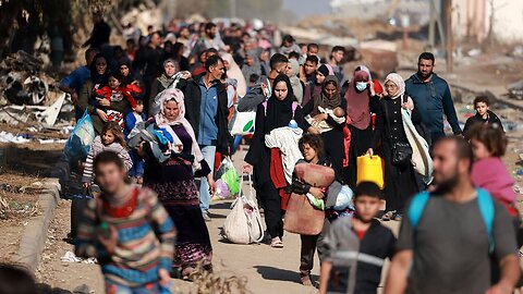 Palestinians flee on foot to southern Gaza Strip