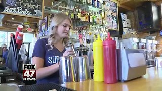 Waitress gets $10k tip