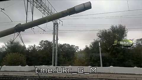 Train load of Russian 152 mm Giatsint-B howitzers