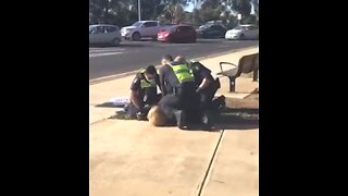 Australia 2020 - Mother grounded by police officers for breaking COVID-19 lockdown restrictions