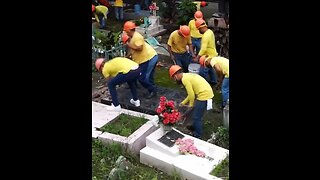 President of El Salvador Sent Prisoners To Destroy All Tombstones With Gang Symbols