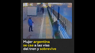 Se salva de ser atropellada por un tren en Argentina