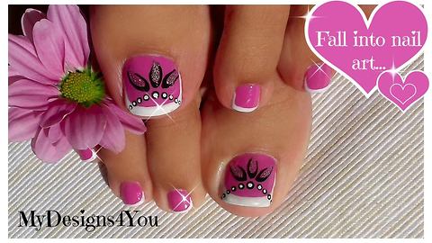 Pink and silver 'beads' effect toenail art
