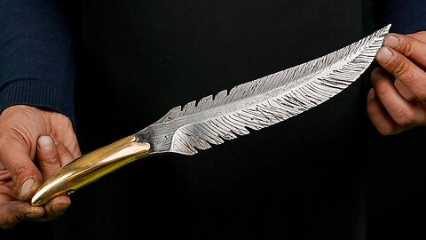 This feather is able to cut off even metal! A knife that will definitely grab all the attention