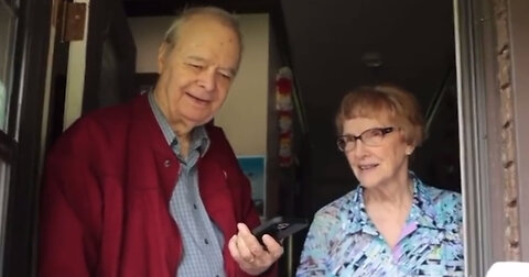 Trump Surprises Elderly Iowa Couple With Phone Call to Make Up for Canceling Rally