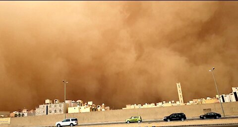 Huge sand storm in Saudi Arabia 😱