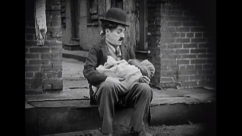 Charlie Chaplin finds a baby - The Kid