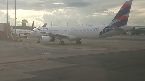 Pouso em Brasília-Landing in Brasília-Boeing 737-800 PR-GZS