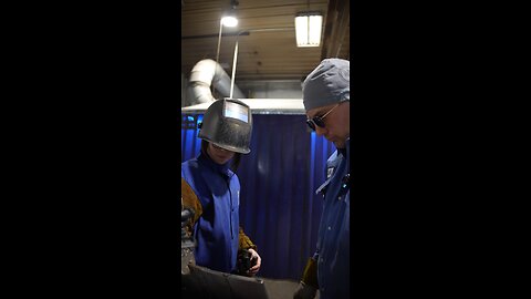 Reviewing a weld with a student #ratemyweld#bluecollartour #weldingacademy #welder #bluecollar