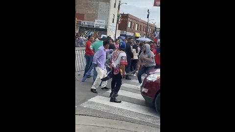Machete vs knife fight on Mexican Independence Day in Chicago, thanks illegal aliens!