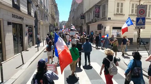 Marche nationale pour les libertés place du Palais Royal à Paris le 02-07-2022 - Vidéo 5