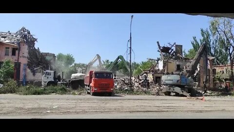 Rescuers of the Ministry of Emergency Situations of Russia sort out the rubble in Mariupol