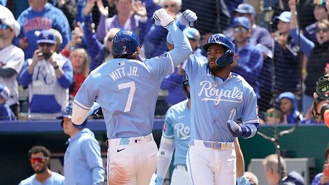 Royals score nine runs in the 1st inning