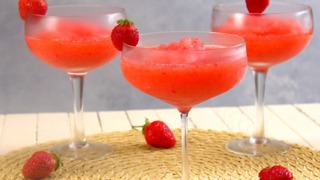 Try Frosé— the Strawberry Frozen Rosé Wine Slushy of Our Dreams