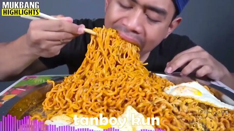 Really Messy Eating Noodles... PLease Like, Subscribe and Comment. thank you