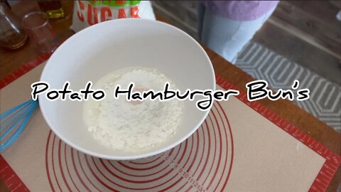 Hedgehog Homestead: How to Make Delicious Potato Hamburger Buns #hedgehogshomestead