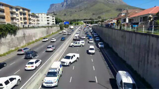 Police arrested 5 suspects on the N2 near Mowbray.