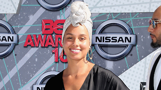 Alicia Keys Says BYE BYE To Makeup!