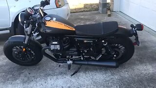 Moto Guzzi V9 Bobber stock exhaust