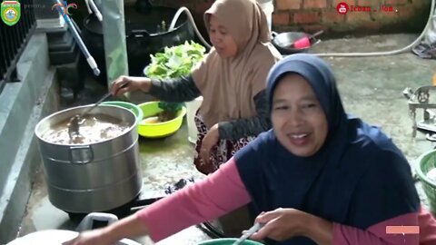 Tradisi Hari Bemasak Sebelum Resepsi di Sebuah Hajatan Pernikahan di Kampung Persedekahan Jeme Kite