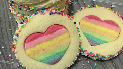 Biscoitos Corações Arco-Íris - Feitos de uma maneira super Fácil para você fazer ai na sua casa