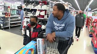 Merry Christmas from Myles Garrett: Browns defensive end takes families on holiday shopping spree