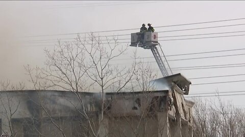 High winds make battling fire at fully-booked Hampton Inn in Brooklyn difficult