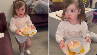 Sweet Little Girl Surprises Mom With Heartfelt Birthday Song
