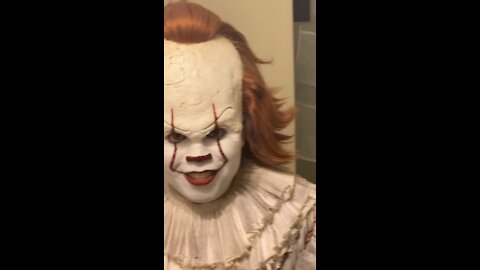 PENNYWISE BEATBOXING IN MY BATHROOM!