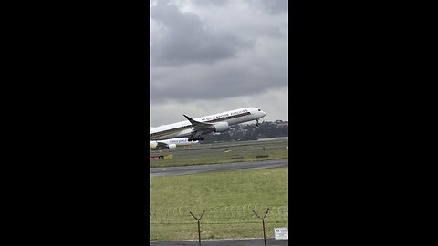 Aeroplane Take off| Satisfying video #sydney #airport #satisfying #Singapore #airline