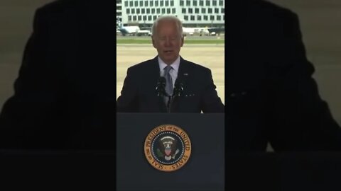 Staffer Helps Biden Remember Names of People in Speech