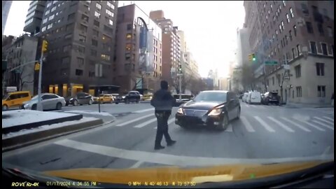 NYPD OFFICER STRUCK INTENTIONALLY👮‍♂️🛂🚙⛔️BY NEW YORK CITY DRIVER🚏👮‍♂️🚙