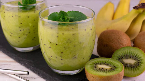 Taste of Paradise: Qatari Kiwi & Coconut Cream Cooler