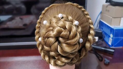 Make a special Christmas Hairstyle, it's so beautiful