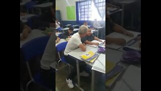 Técnico Luís Castro conquistando novos torcedores em escola de Magé - RJ