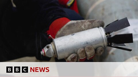 US plans to send controversial cluster munitions to Ukraine - BBC News