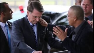 QUEREM IMPEDIR que Bolsonaro use TV pública para orações