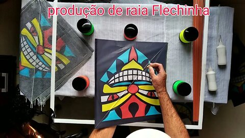 Produção de Raia Flexinha, varetas de fibra e folhas de seda desenho malvadão.