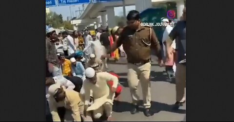 In the West, Muslims pray in the street to show dominance - Doesn't work in India