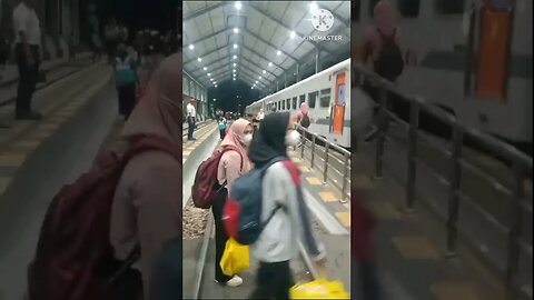 DETIK DETIK SEBELUM KERETA SUPER CEPAT TIBA #shortvideo #keretaapi #keretacepat #stasiun