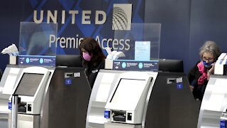 United Airlines Pauses Vaccine Mandate For Workers Seeking Exemption