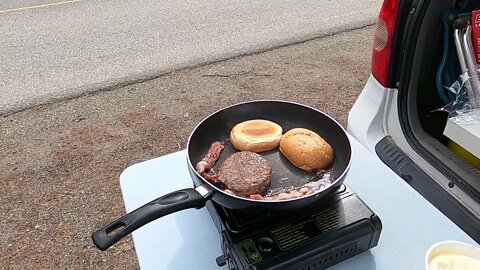 Vanlife Burgers - Cooking dinner on the side of the road.