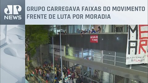 Manifestantes invadem prédio do Ministério da Saúde em SP