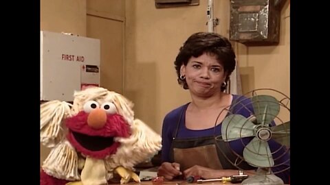 Sesame Street: Elmo Zoo Animals.