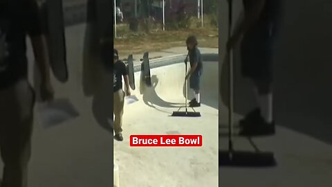 Sweeping Bruce Lee Bowl #poolskating #bowlskating #skateboarding #poolskateboarding #swimmingpool