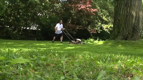 An unlikely friendship for 40 years: Why this Wadsworth man still mows his 7th grade teacher’s lawn