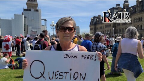 Polish Woman Warns Canada about Communism During Freedom Rally