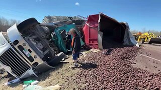 Semi Truck T-Bone Crash Drivers Trapped in their Cab #Truck_Crash