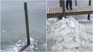 De la glace dans un port de Caroline du Nord