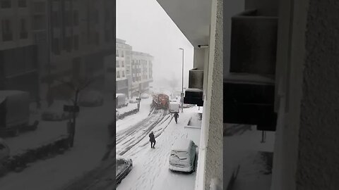 SNOW PLOUGH SMASHES CARS UP
